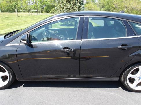 Used 2012 Ford Focus Titanium FWD image 35
