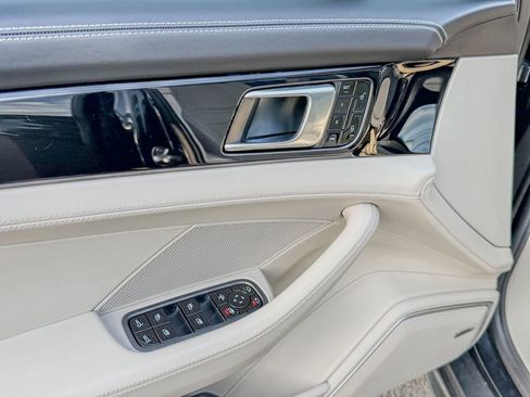 Used 2018 Porsche Panamera w/ Premium Package Plus image 28