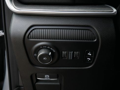 Used 2024 Jeep Wagoneer L Series II AWD/4WD image 26