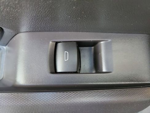 Used 2023 Chevrolet Colorado LT w/ LT Convenience Package image 17