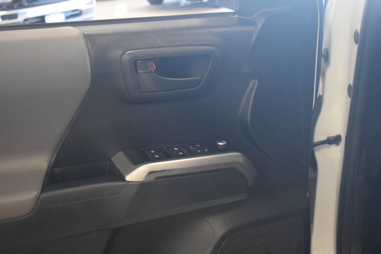 Used 2017 Toyota Tacoma SR5 RWD image 25