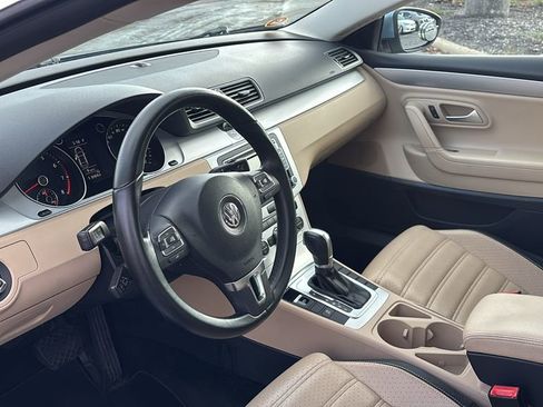 Used 2013 Volkswagen CC Sport image 25
