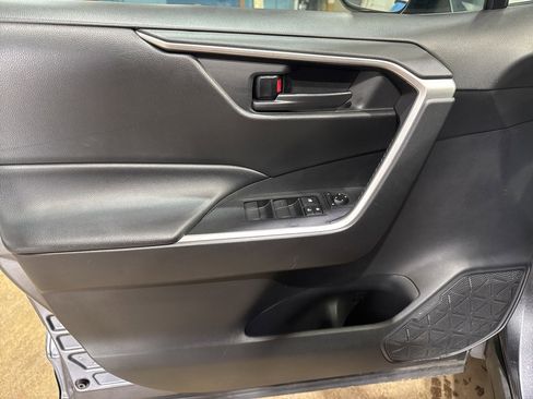 Used 2020 Toyota RAV4 LE image 11