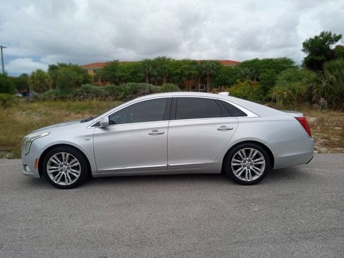 Used 2018 Cadillac XTS Luxury image 9