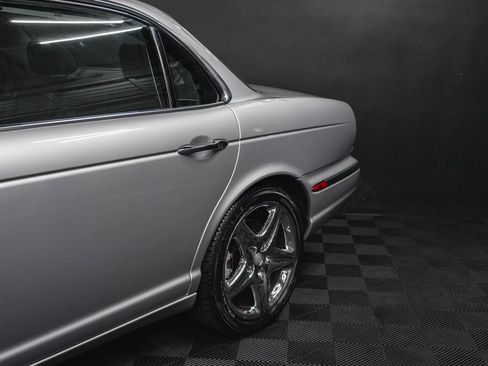 Used 2006 Jaguar XJ Vanden Plas RWD image 8