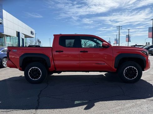 Used 2024 Toyota Tacoma TRD Off-Road image 9