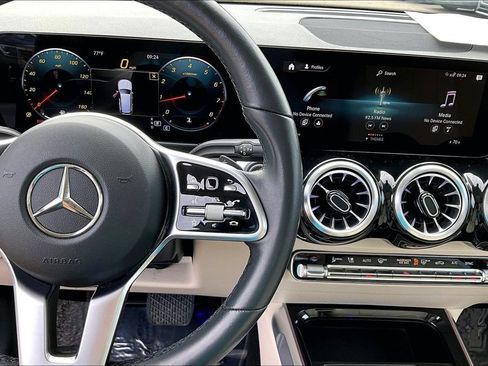 Used 2022 Mercedes-Benz GLB 250 image 25