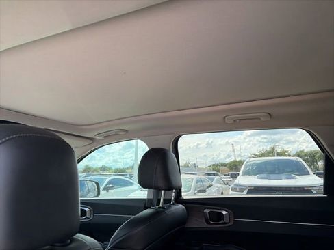 Used 2022 Kia Sorento EX w/ Panoramic Sunroof Package FWD image 11