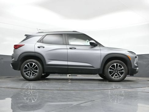 Used 2025 Chevrolet TrailBlazer LT AWD/4WD image 41