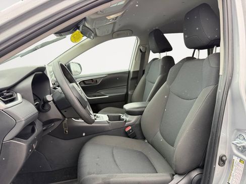 Used 2025 Toyota RAV4 LE image 9