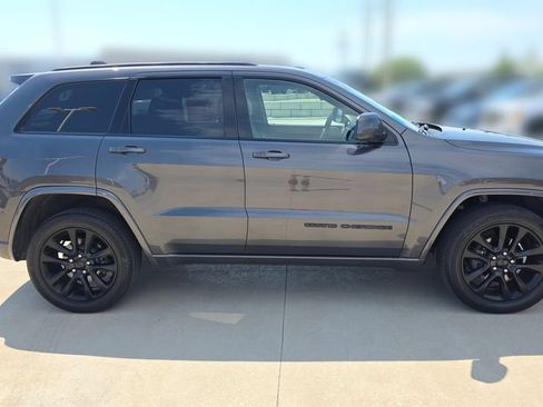 Used 2018 Jeep Grand Cherokee Altitude AWD/4WD image 6