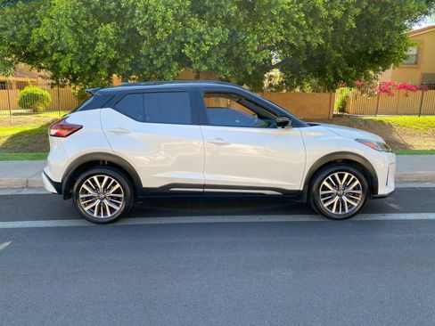 Used 2021 Nissan Kicks SR FWD image 2