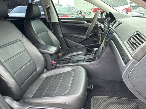 Used 2017 Volkswagen Passat 1.8T R-Line w/ R-Line Lighting Package image 31