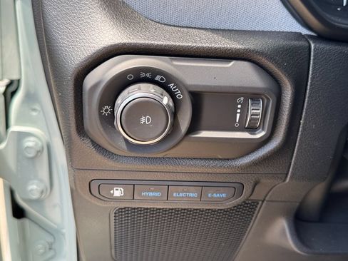 Used 2024 Jeep Wrangler Unlimited AWD/4WD image 12
