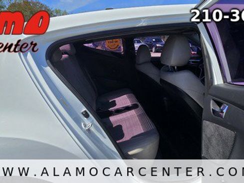 Used 2013 Hyundai Veloster w/ Style Pkg FWD image 18