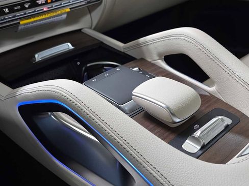 New 2026 Mercedes-Benz GLS 580 4MATIC image 32