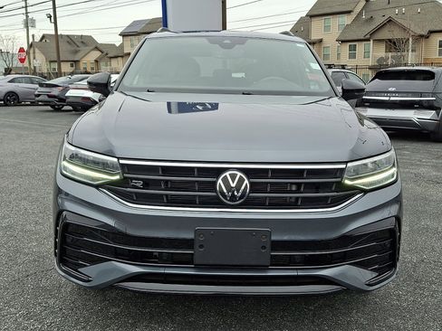 Used 2022 Volkswagen Tiguan SE R-Line image 2