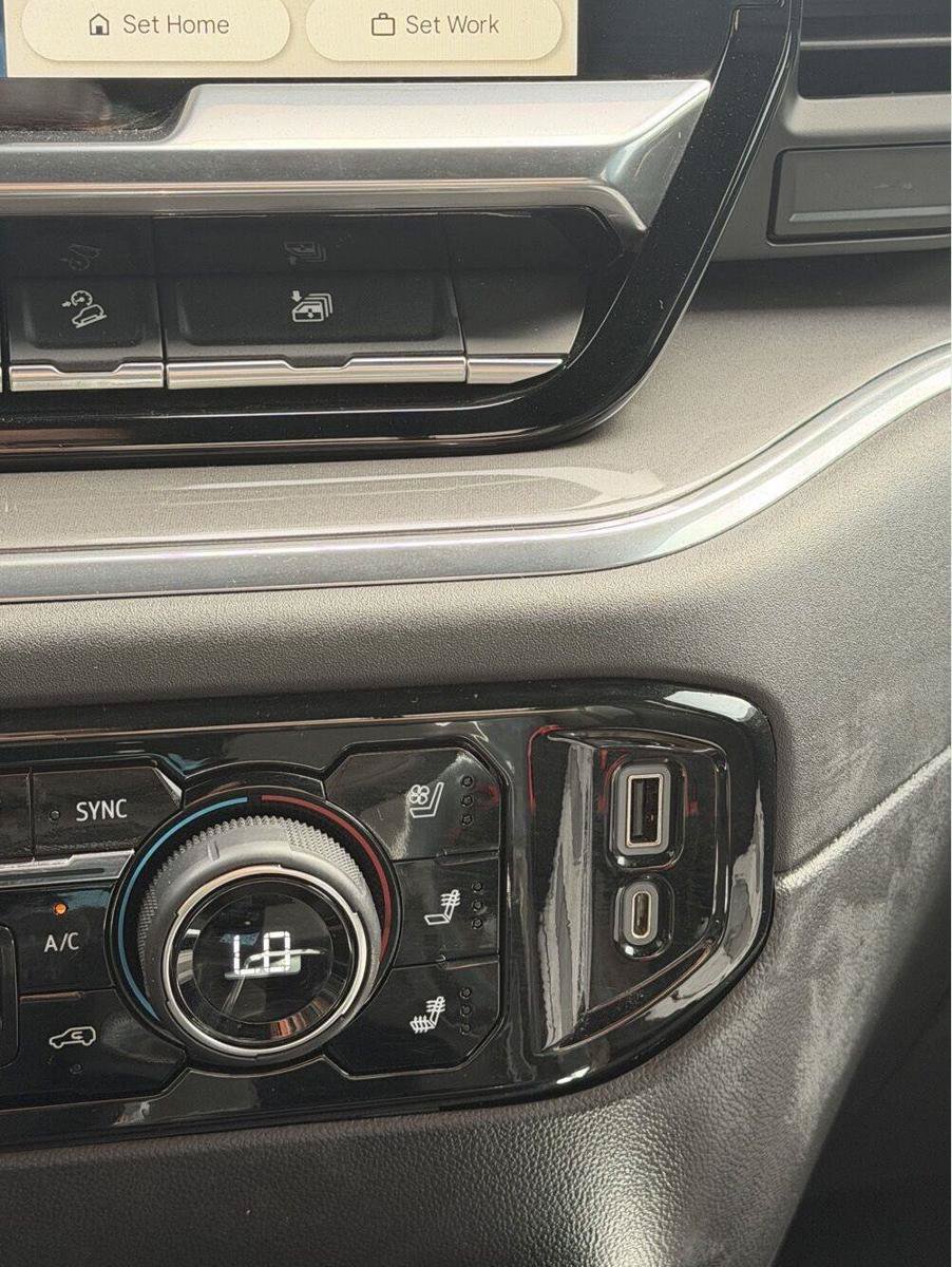 Used 2023 Chevrolet Silverado 1500 High Country w/ Technology Package AWD/4WD image 13