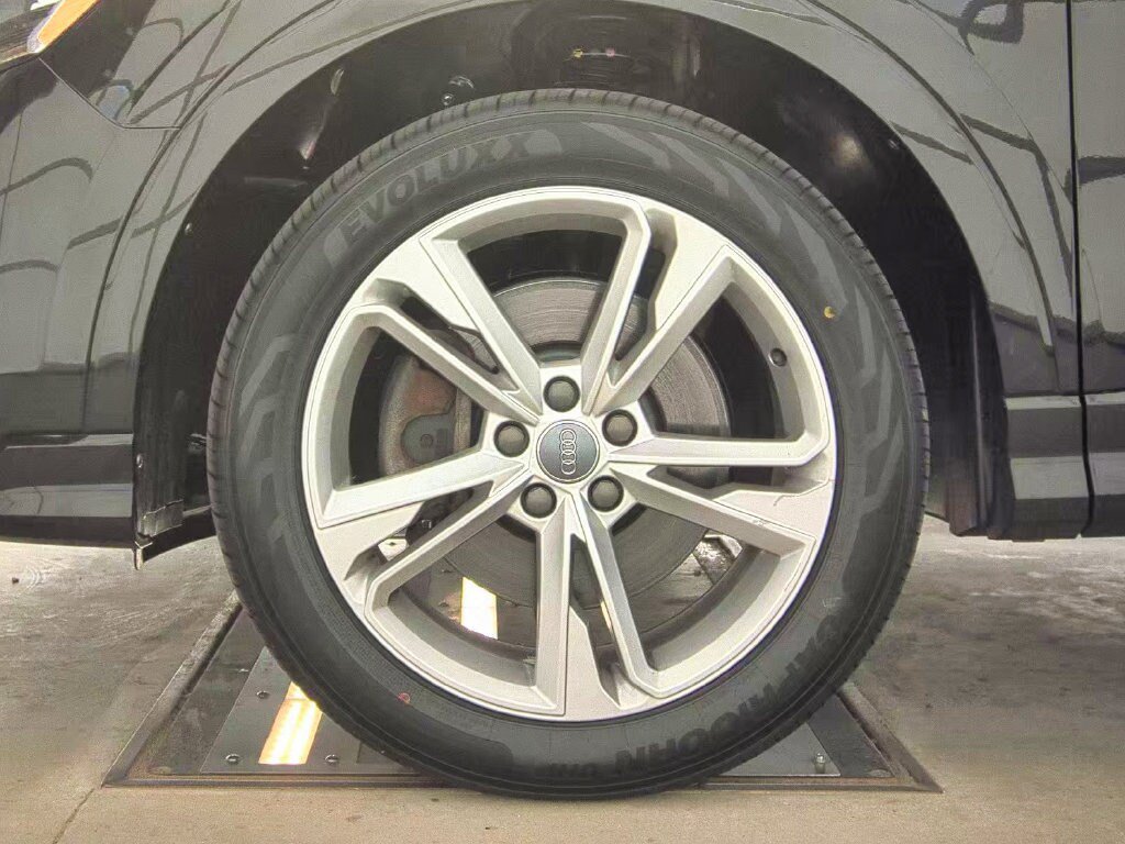 Used 2020 Audi Q3 2.0T Premium w/ Convenience Package AWD/4WD image 18