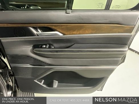 Used 2022 Jeep Grand Wagoneer Series II AWD/4WD image 22