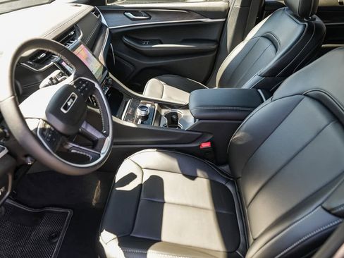 New 2025 Jeep Grand Cherokee L Limited w/ Luxury Tech Group II image 19