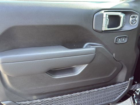 New 2025 Jeep Gladiator Sport image 12