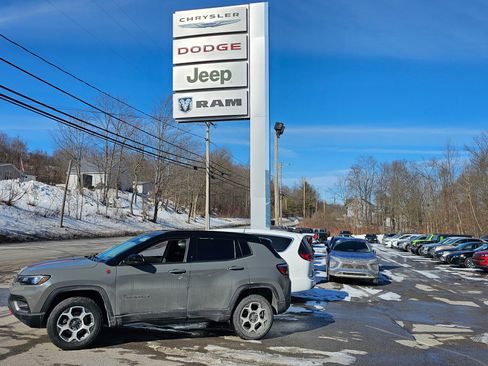 Used 2022 Jeep Compass Trailhawk w/ Trailhawk Convenience Group image 32