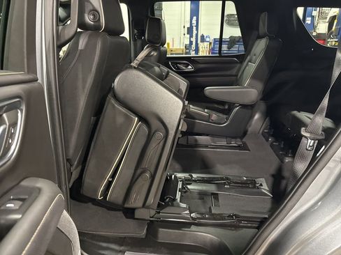 Used 2023 GMC Yukon SLT w/ SLT Premium Package image 41