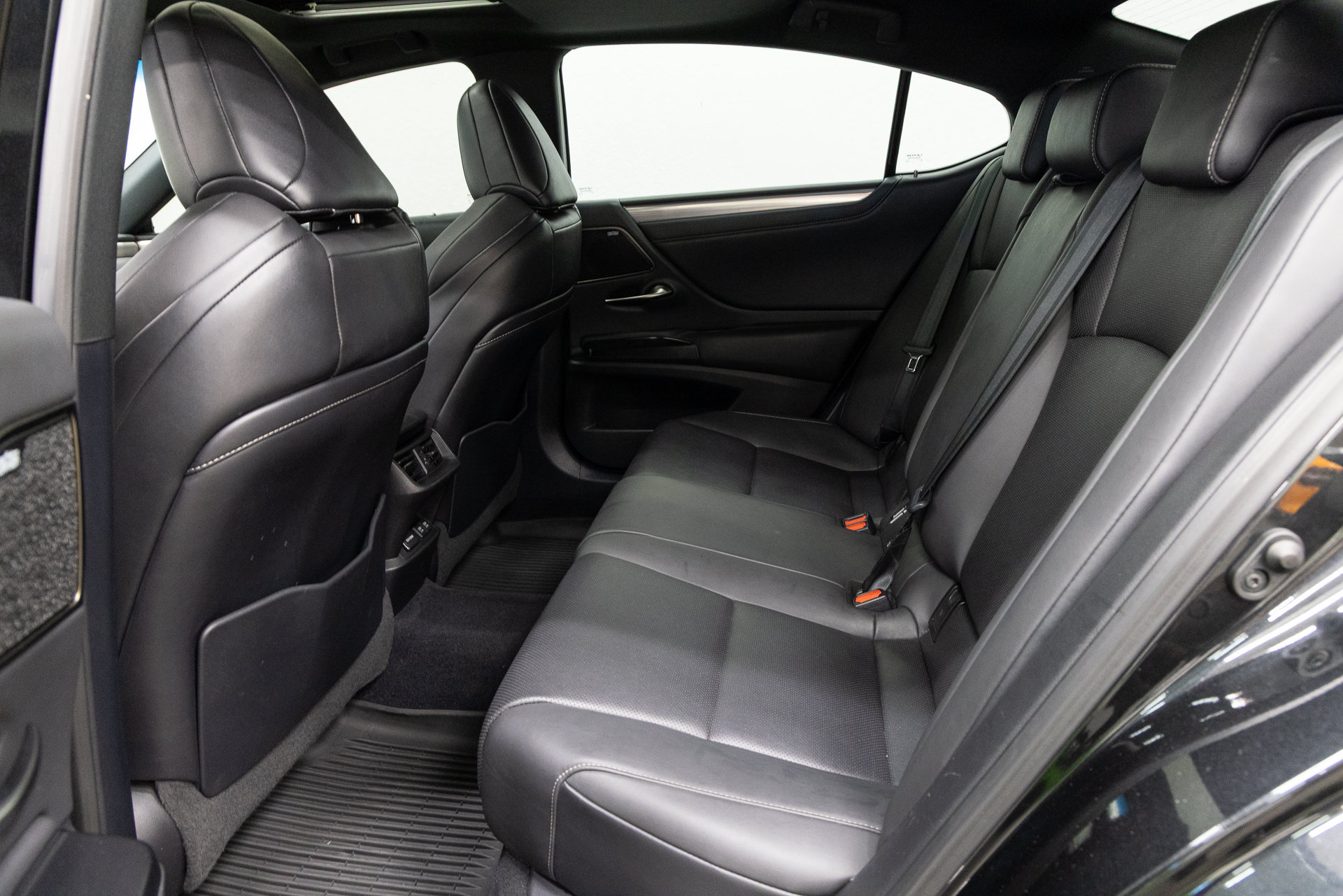 Used 2020 Lexus ES 350 F Sport w/ Accessory Package 2 FWD image 8