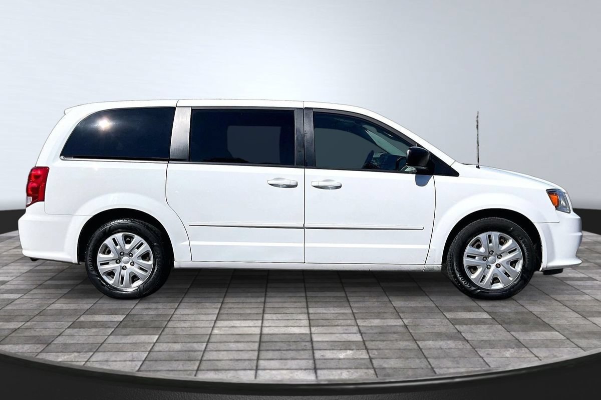 Used 2016 Dodge Grand Caravan SE w/ Quick Order Package 29E SE FWD image 8