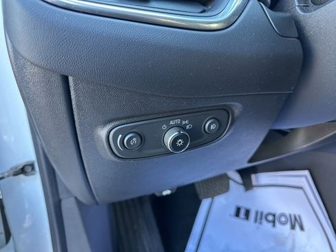 Used 2018 Chevrolet Equinox Premier image 21