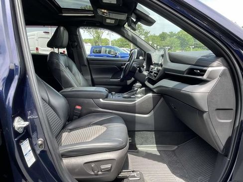 Used 2022 Toyota Highlander XSE AWD/4WD image 32