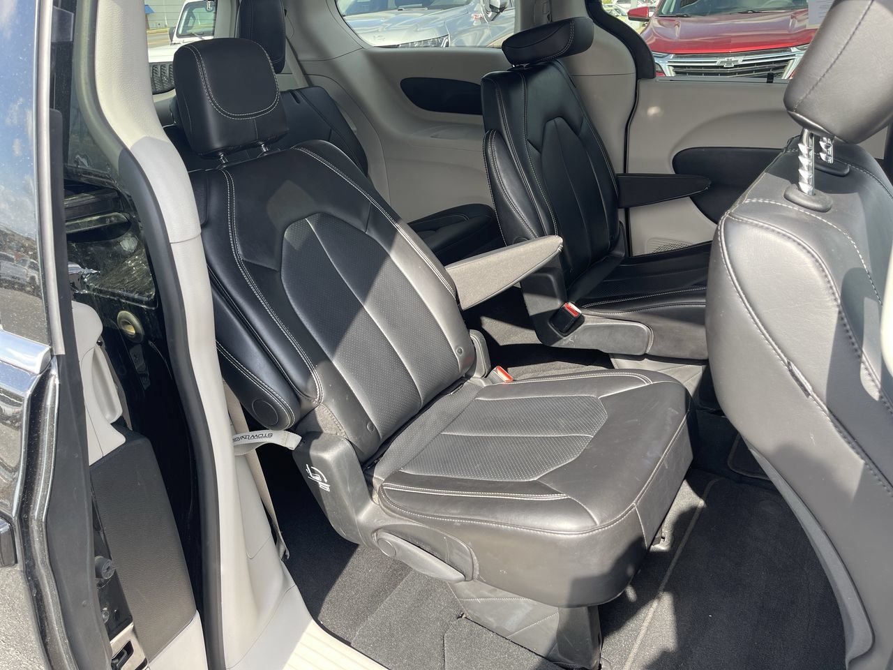 Used 2024 Chrysler Pacifica Touring-L FWD image 25