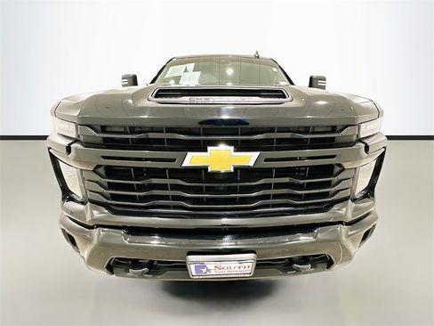 Used 2025 Chevrolet Silverado 2500 Custom w/ Custom Convenience Package image 2
