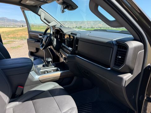 Used 2023 Chevrolet Silverado 1500 LT Trail Boss w/ Convenience Package II AWD/4WD image 39