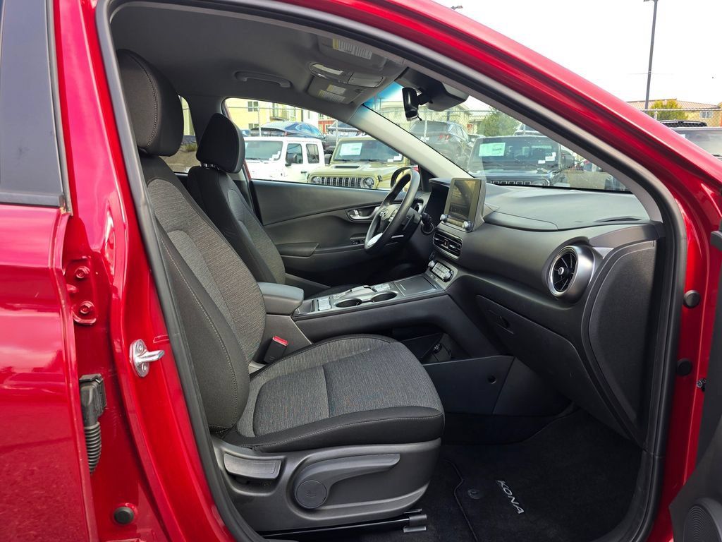 Used 2023 Hyundai Kona SE FWD image 11