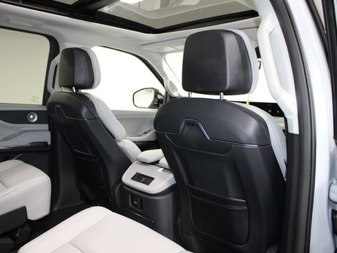 New 2026 Lincoln Navigator Reserve w/ Jet Appearance Package AWD/4WD image 33