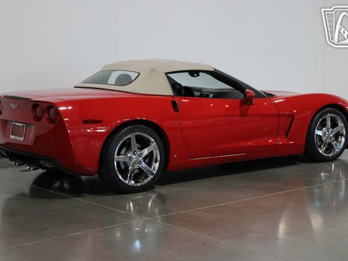 Used 2007 Chevrolet Corvette Convertible w/ Preferred Equipment Group image 16