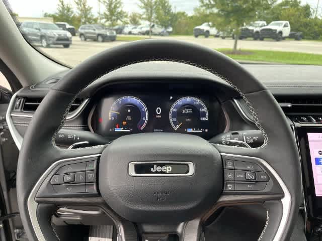 Used 2024 Jeep Grand Cherokee L Limited w/ Black Appearance Package AWD/4WD image 21