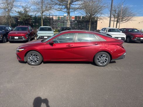 Certified 2024 Hyundai Elantra SEL FWD image 2