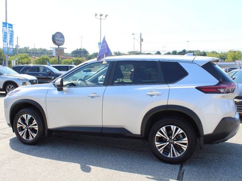 Used 2023 Nissan Rogue SV image 10