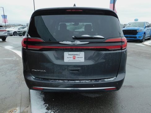 Used 2023 Chrysler Pacifica Limited image 8