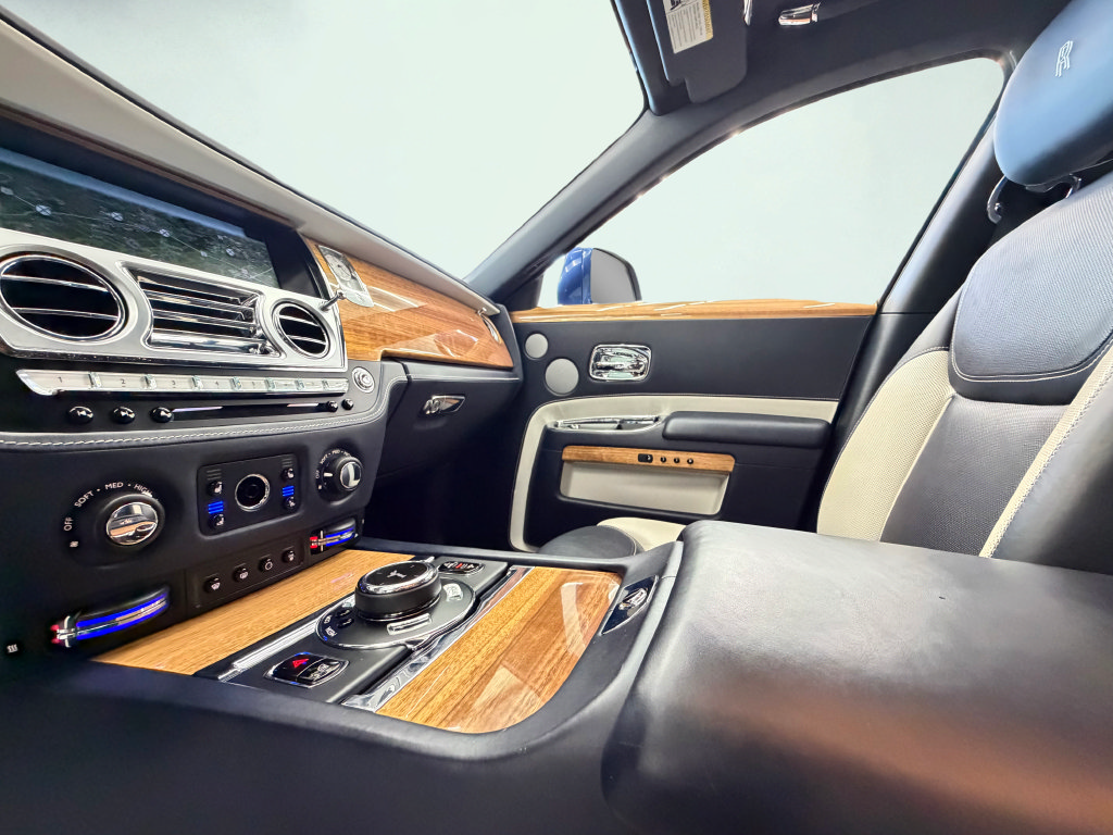 Used 2019 Rolls-Royce Ghost RWD image 18