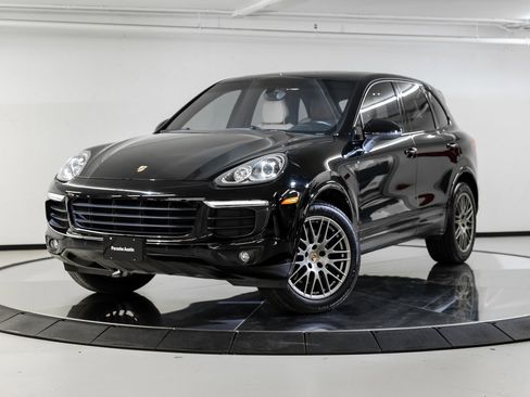 Certified 2017 Porsche Cayenne Platinum Edition image 1