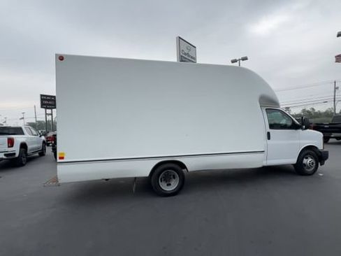 Used 2017 GMC Savana 3500 RWD image 9