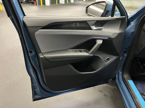 New 2025 Volkswagen Tiguan SE image 19