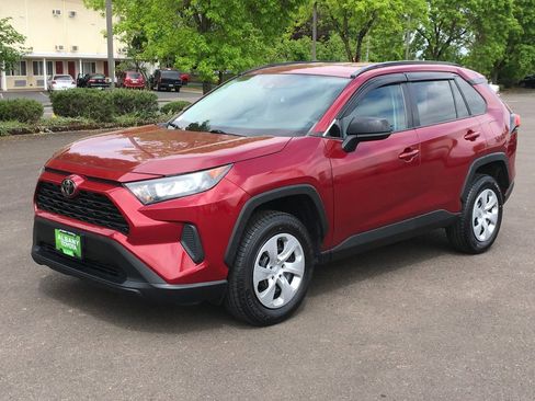 Used 2021 Toyota RAV4 LE FWD image 11
