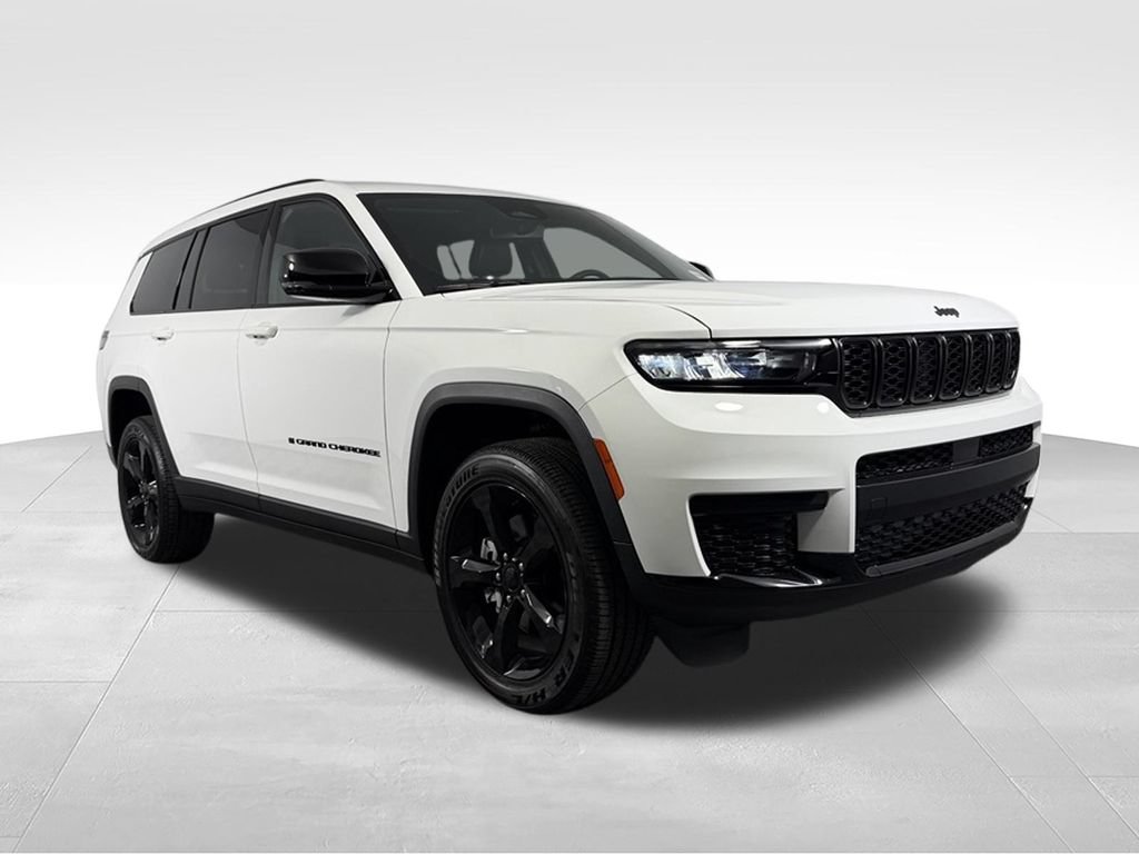 Used 2024 Jeep Grand Cherokee L Altitude RWD image 6