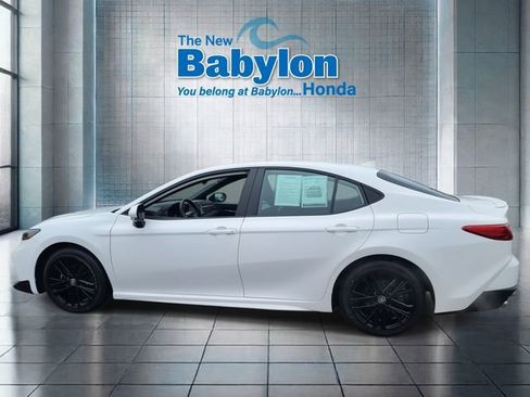 Used 2025 Toyota Camry SE FWD image 2