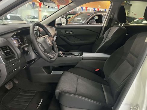 Used 2025 Nissan Rogue SV image 16